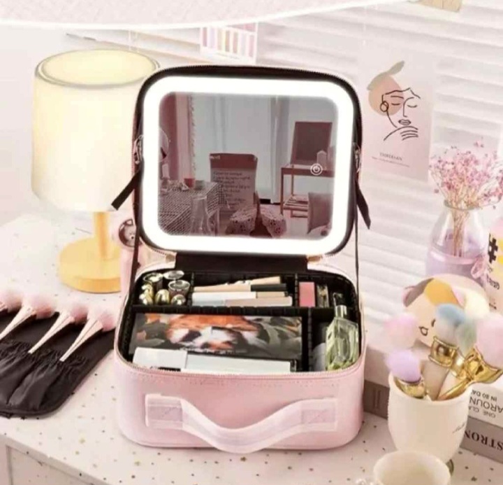 🔥 حقيبة مكياج LED فاخرة 💄 منظم مكياج بإضاءة قوية – تصميم أنيق وهدية راقية 🎁